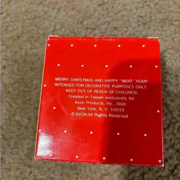 Vintage Avon Christmas Ornament- Holly Jolly Cow With Wreath And Bell Roughly 3” - Picture 2 of 6